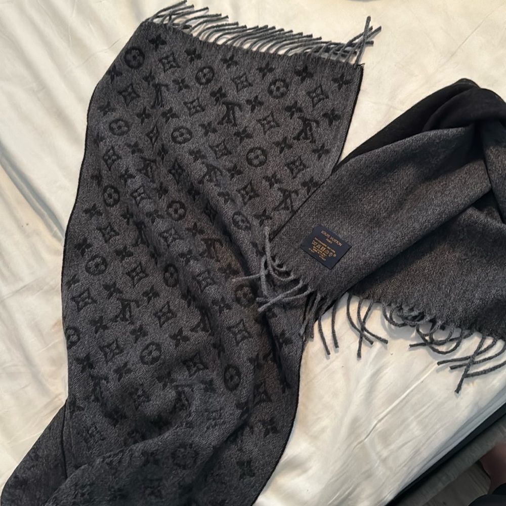 Black and grey half cashmere half wool Louis Vuitton scarf